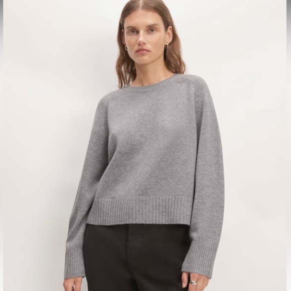 Everlane Sweaters - NWT, Everlane Cashmere The Boxy Crew in Heathered Grey, Size M